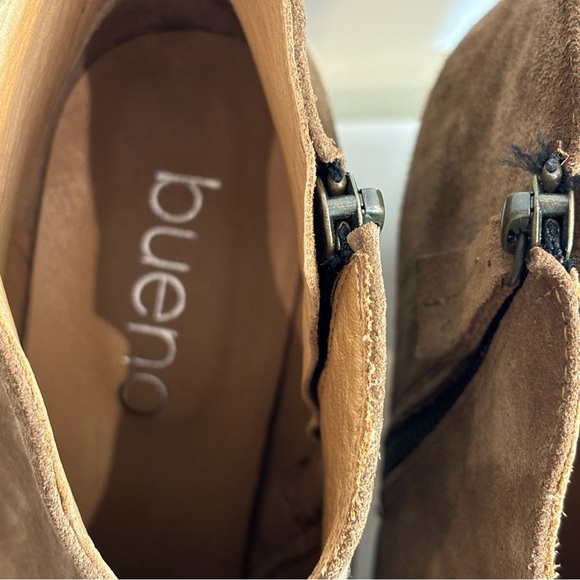 BUENO Sz 40 Suede Booties Stacked Heels Almond Toe Asymmetrical NEW W/ TAG - Picture 3 of 10